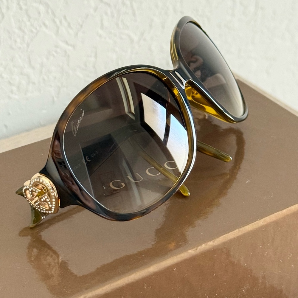 Gucci Large Frame Sunglasses Crystal Heart-shaped G Logo
